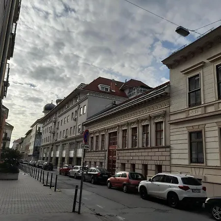 Апартаменты Roof Top Charming Francis Square